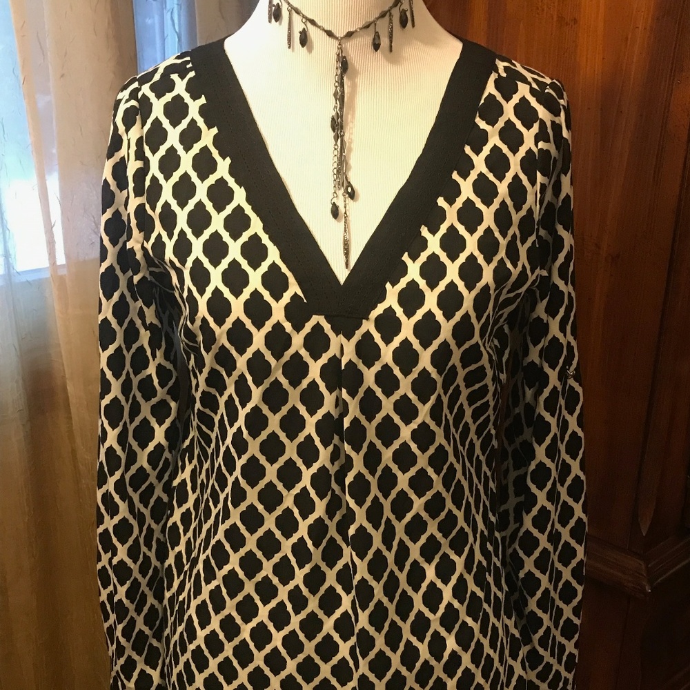 💥White House Black Market Blouse💥